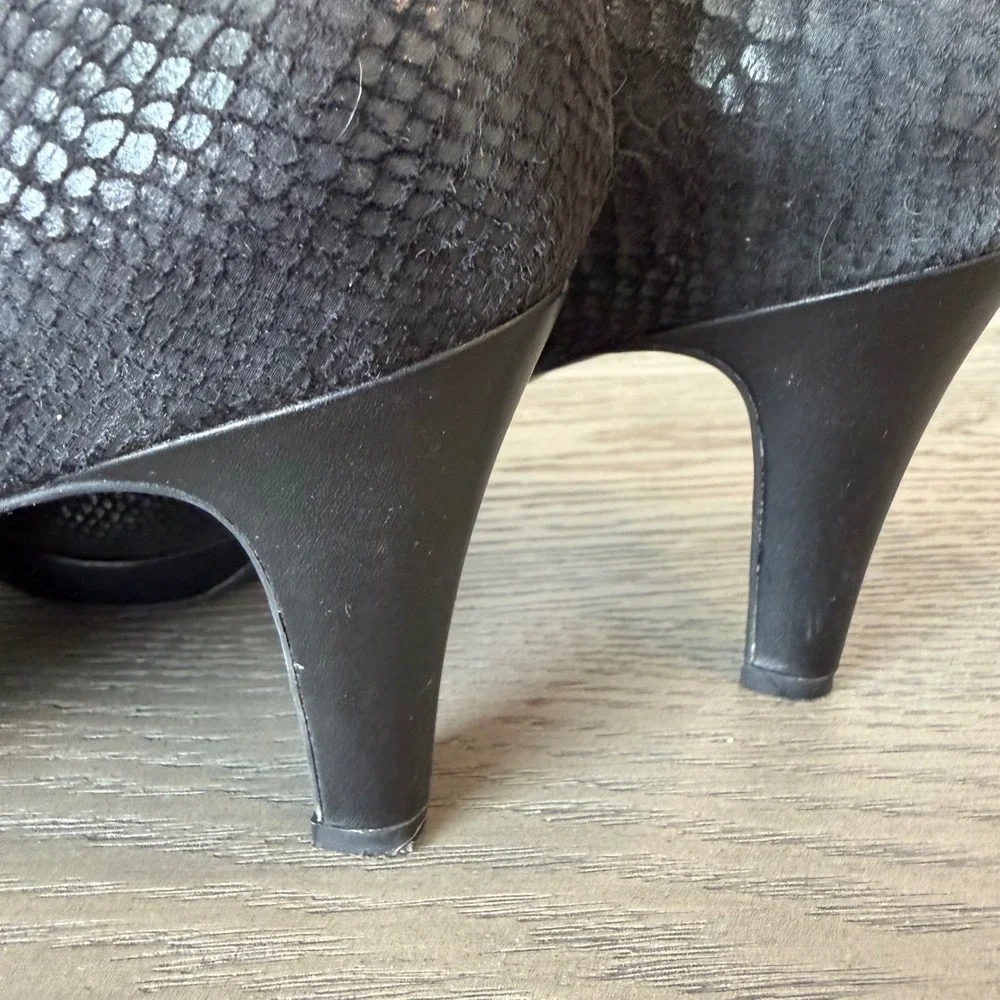 Clarks Collection Cushion Soft Black Snakeskin Embossed Platform Pumps 9.5M